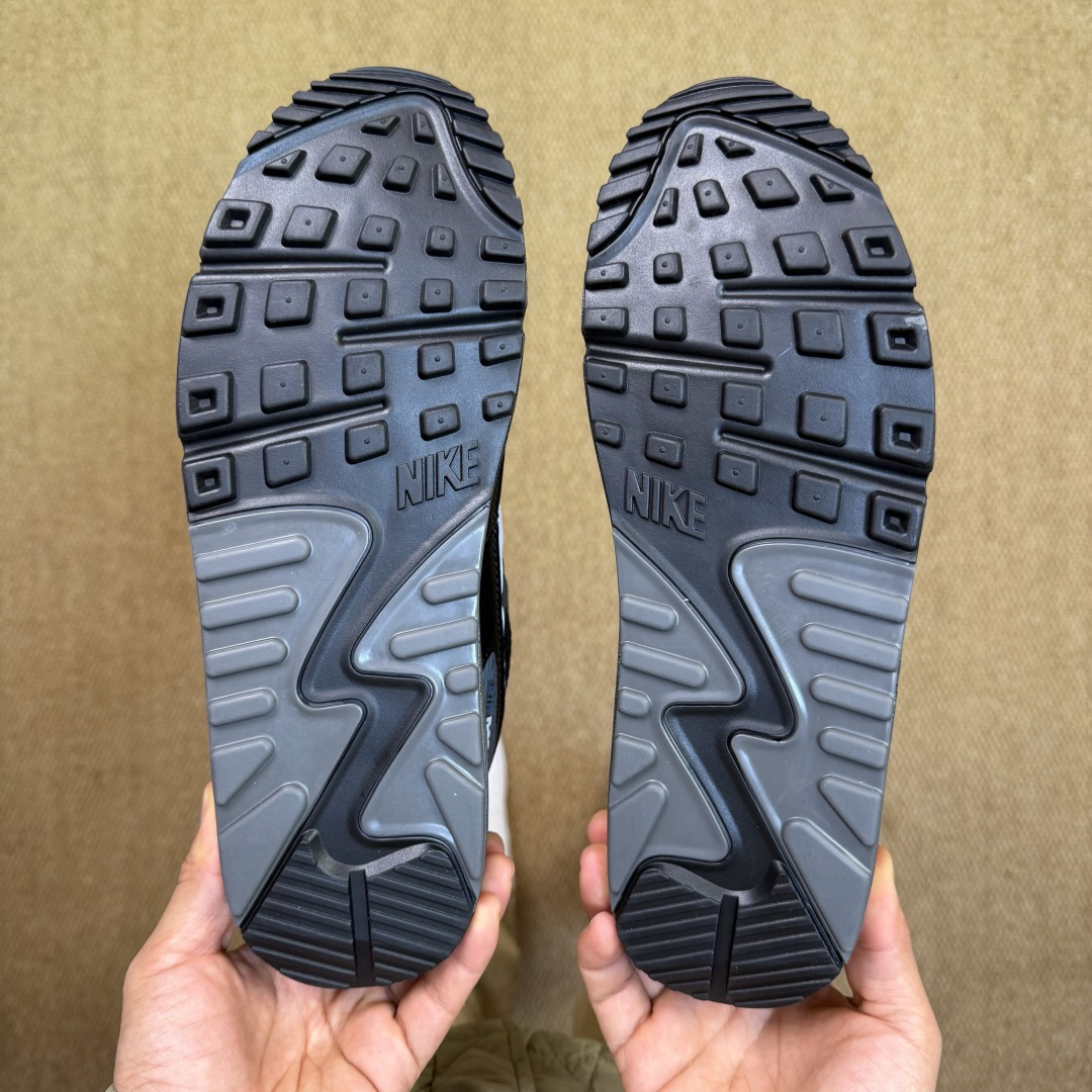Nike Air Max 90 低帮气垫跑鞋第9色:黑武士 货号：DR0145-002尺码：35 36 