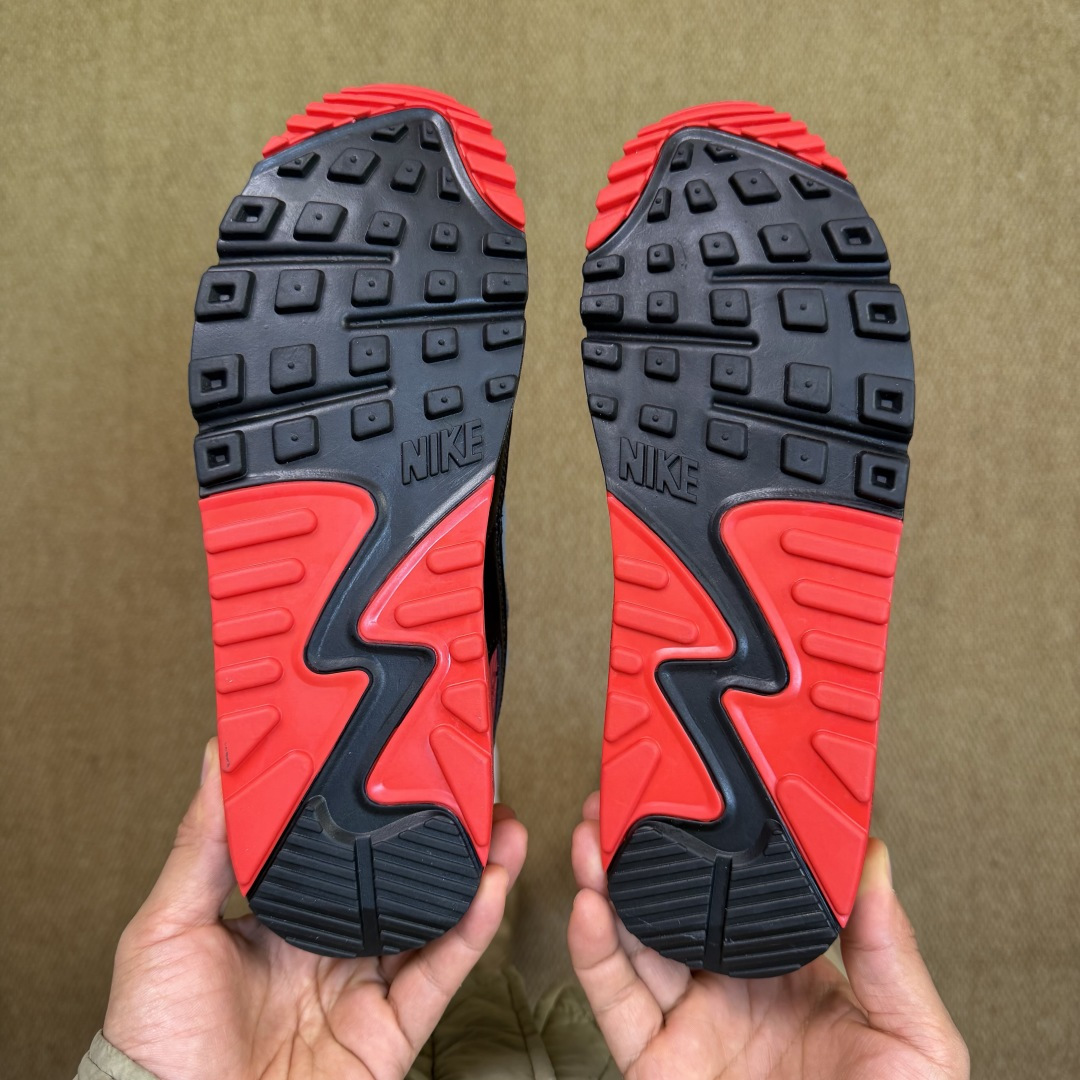 Nike Air Max 90 低帮气垫跑鞋第10色:黑灰红 货号：DM0029-007尺码：35 36