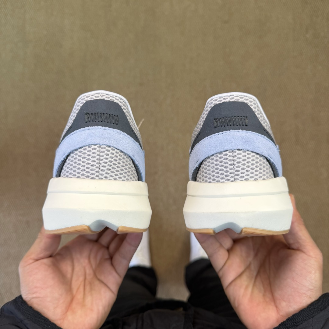 adidas LIGHTBLAZE 休闲鞋 第1色:蓝灰色货号：JQ9970 尺码：36-45带半码