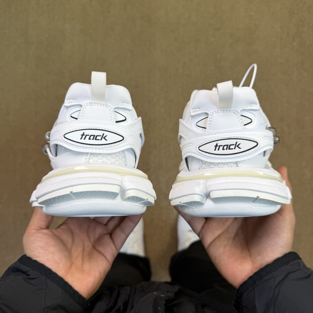 巴黎世家 工厂优势放货，欢迎合作‼️巴黎4.0代Track ！金属拉环该有的材料配置、做工工艺和配套配件