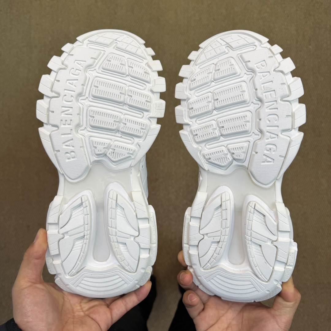 巴黎世家 工厂优势放货，欢迎合作‼️巴黎4.0代Track ！金属拉环该有的材料配置、做工工艺和配套配件