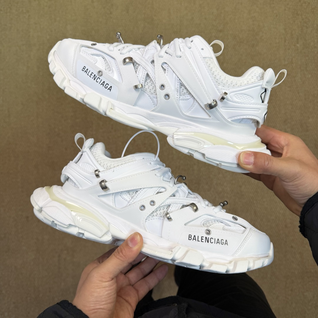 巴黎世家 工厂优势放货，欢迎合作‼️巴黎4.0代Track ！金属拉环该有的材料配置、做工工艺和配套配件