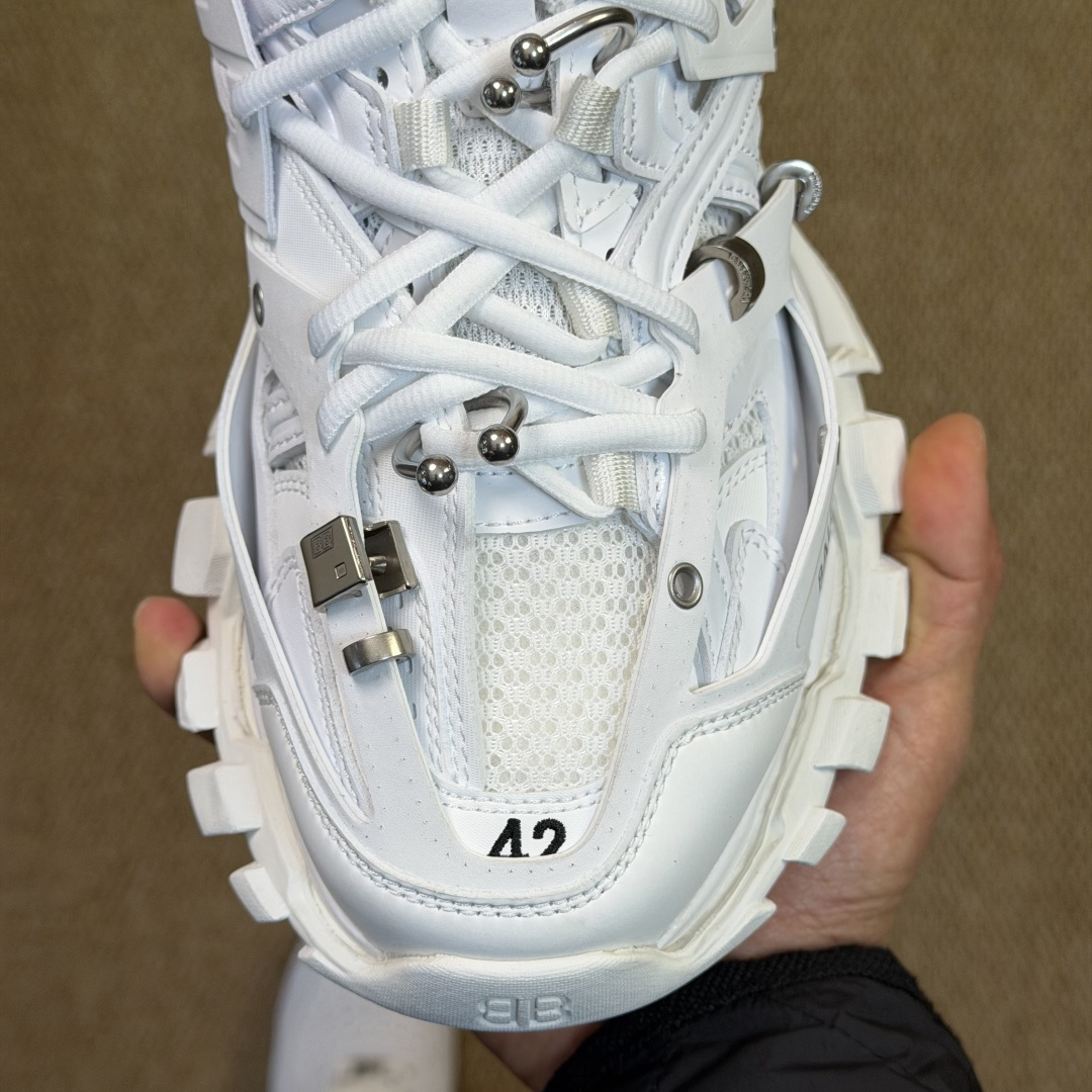 巴黎世家 工厂优势放货，欢迎合作‼️巴黎4.0代Track ！金属拉环该有的材料配置、做工工艺和配套配件