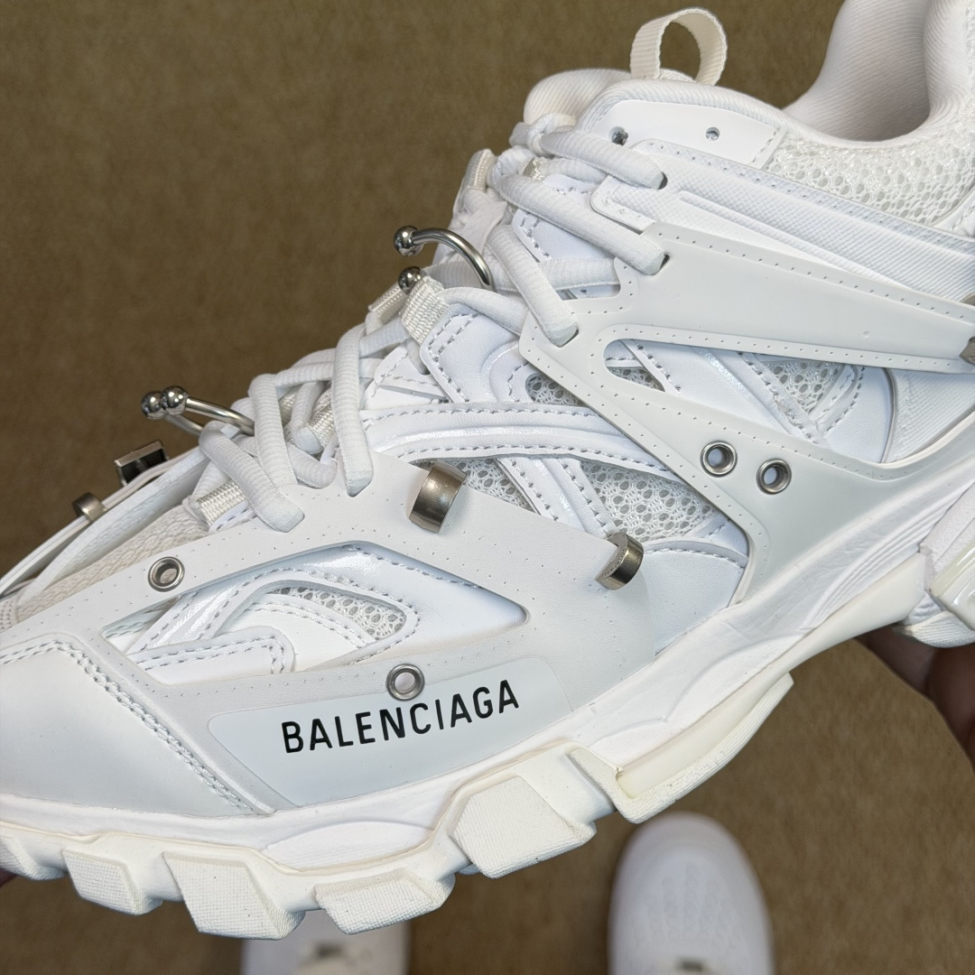 巴黎世家 工厂优势放货，欢迎合作‼️巴黎4.0代Track ！金属拉环该有的材料配置、做工工艺和配套配件