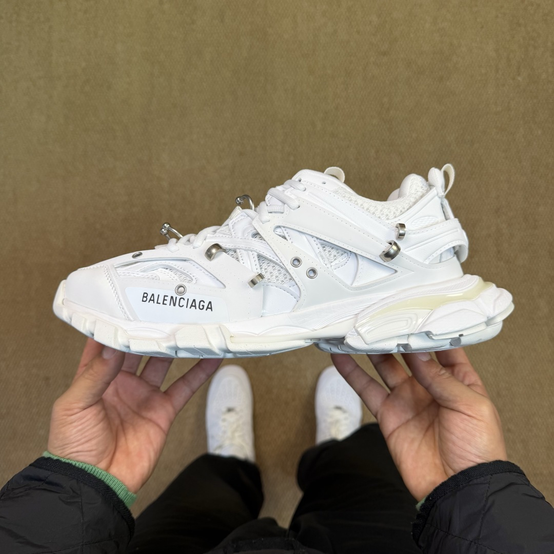 巴黎世家 工厂优势放货，欢迎合作‼️巴黎4.0代Track ！金属拉环该有的材料配置、做工工艺和配套配件