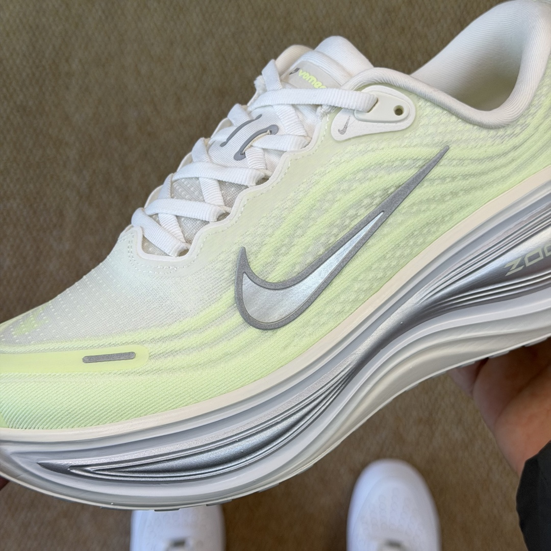 Nike Vomero Plus 低帮 ZOOMX 马拉松跑步鞋第7色:淡黄银缓震表现出色，脚感Q弹！货