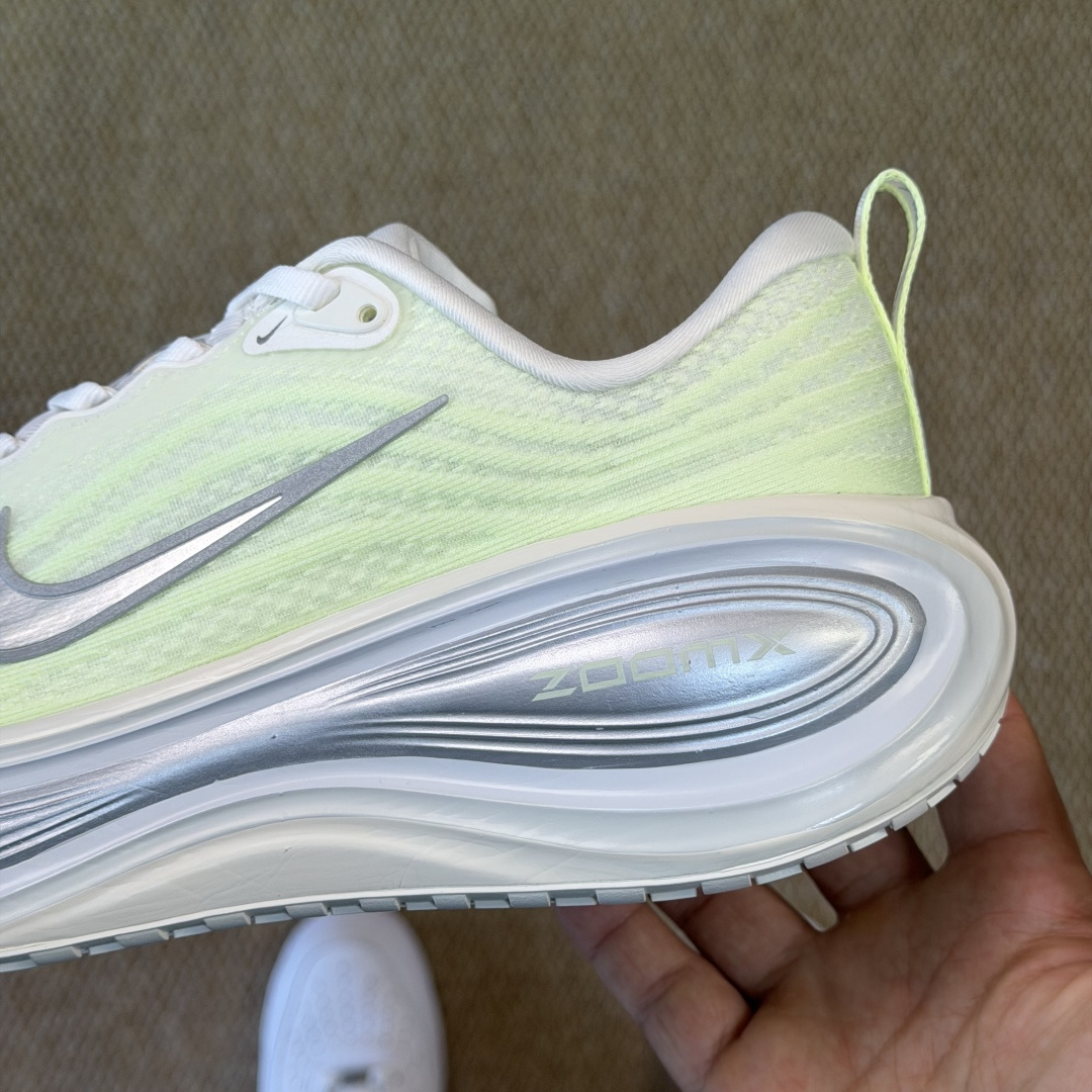 Nike Vomero Plus 低帮 ZOOMX 马拉松跑步鞋第7色:淡黄银缓震表现出色，脚感Q弹！货