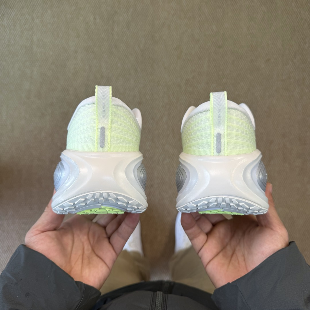 Nike Vomero Plus 低帮 ZOOMX 马拉松跑步鞋第7色:淡黄银缓震表现出色，脚感Q弹！货