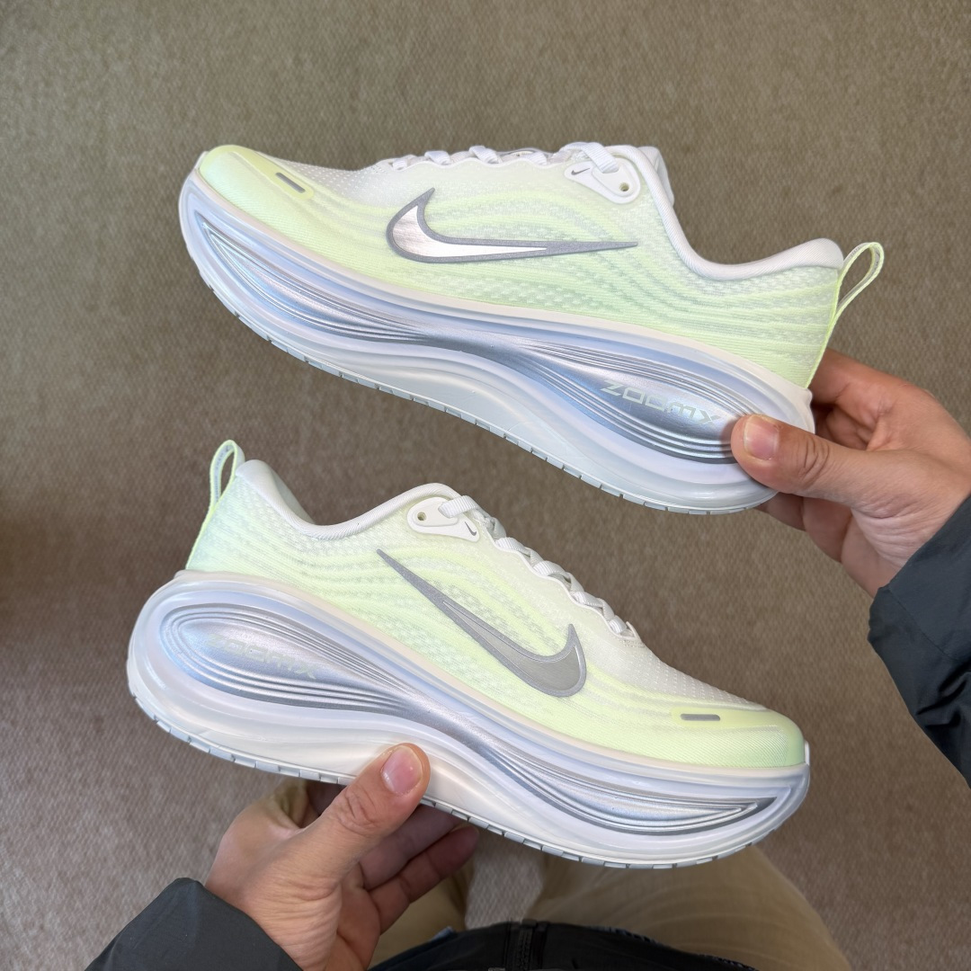 Nike Vomero Plus 低帮 ZOOMX 马拉松跑步鞋第7色:淡黄银缓震表现出色，脚感Q弹！货