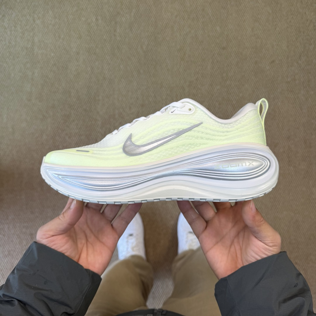 Nike Vomero Plus 低帮 ZOOMX 马拉松跑步鞋第7色:淡黄银缓震表现出色，脚感Q弹！货