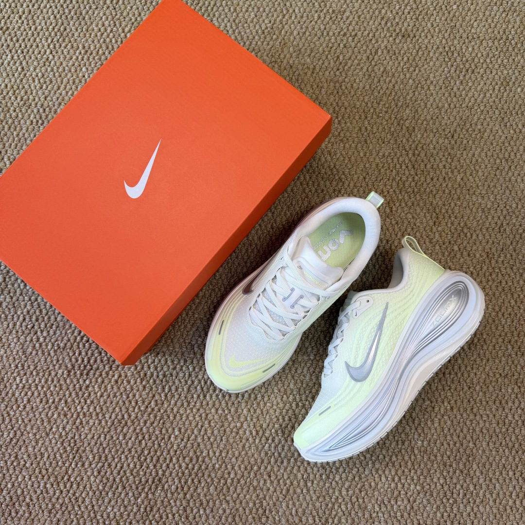 Nike Vomero Plus 低帮 ZOOMX 马拉松跑步鞋第7色:淡黄银缓震表现出色，脚感Q弹！货