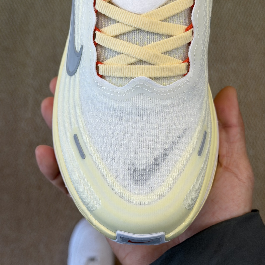 Nike Vomero Plus 低帮 ZOOMX 马拉松跑步鞋第8色:淡黄色缓震表现出色，脚感Q弹！货