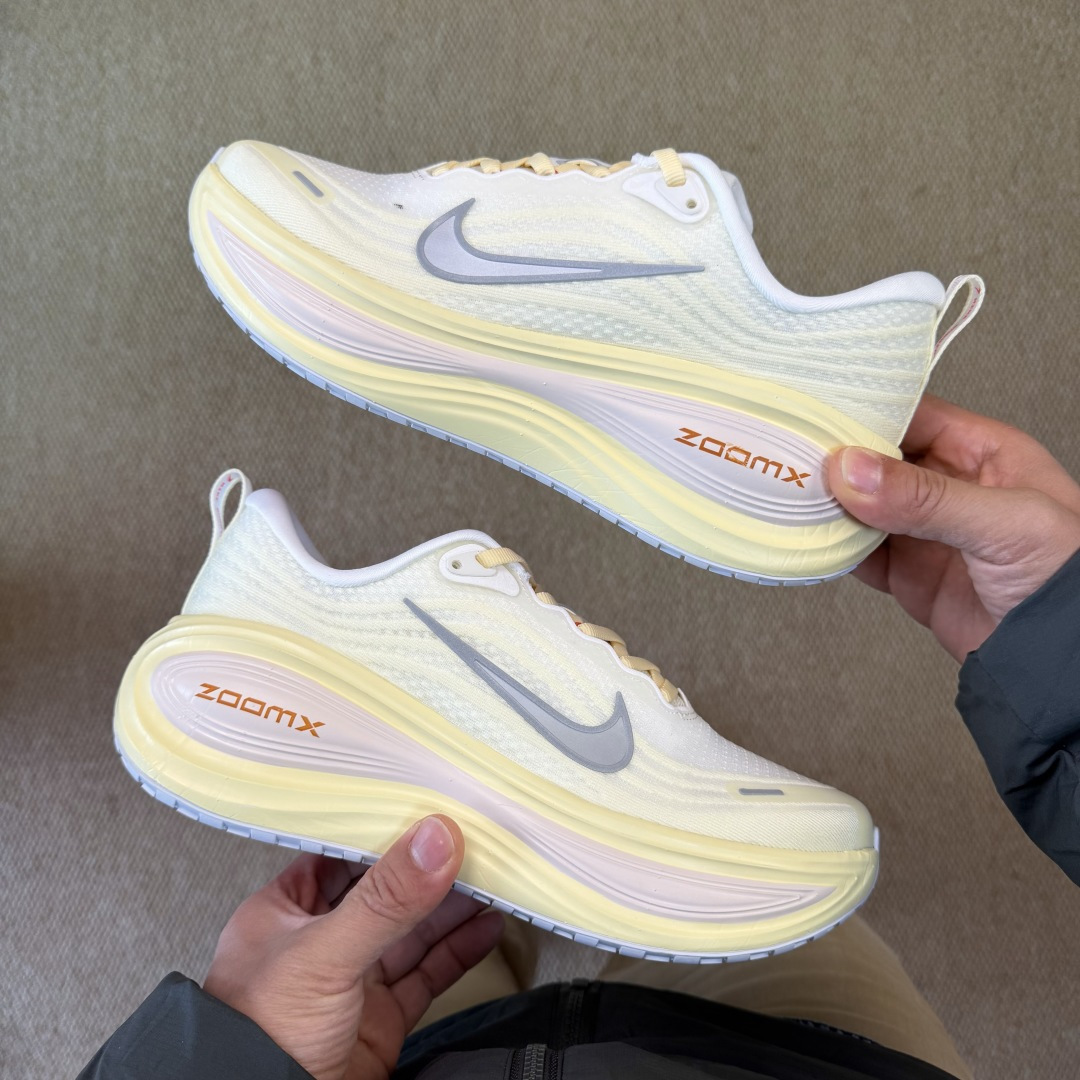 Nike Vomero Plus 低帮 ZOOMX 马拉松跑步鞋第8色:淡黄色缓震表现出色，脚感Q弹！货