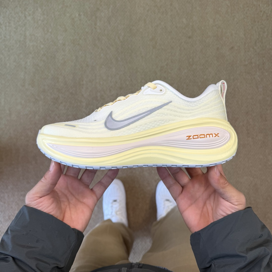 Nike Vomero Plus 低帮 ZOOMX 马拉松跑步鞋第8色:淡黄色缓震表现出色，脚感Q弹！货