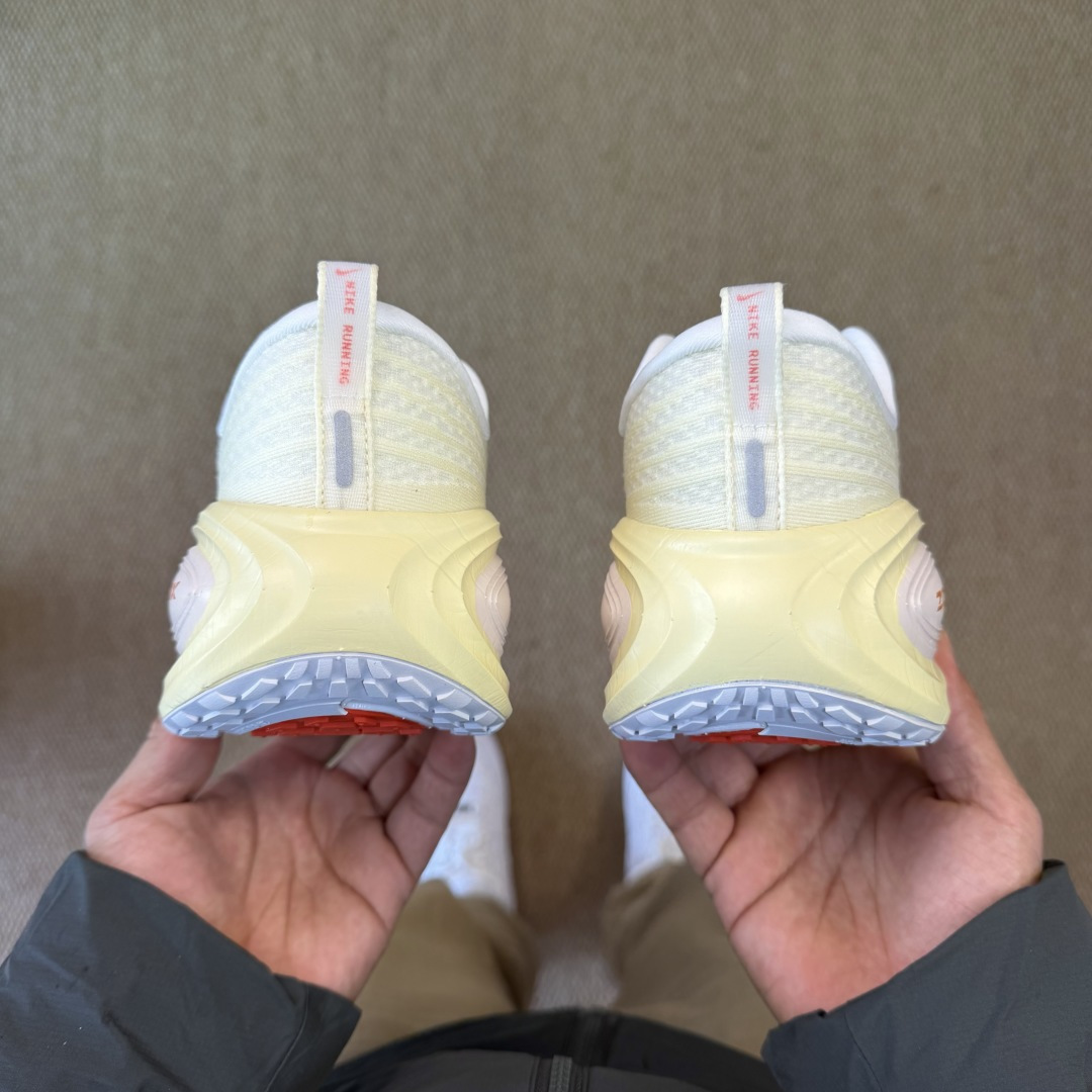 Nike Vomero Plus 低帮 ZOOMX 马拉松跑步鞋第8色:淡黄色缓震表现出色，脚感Q弹！货