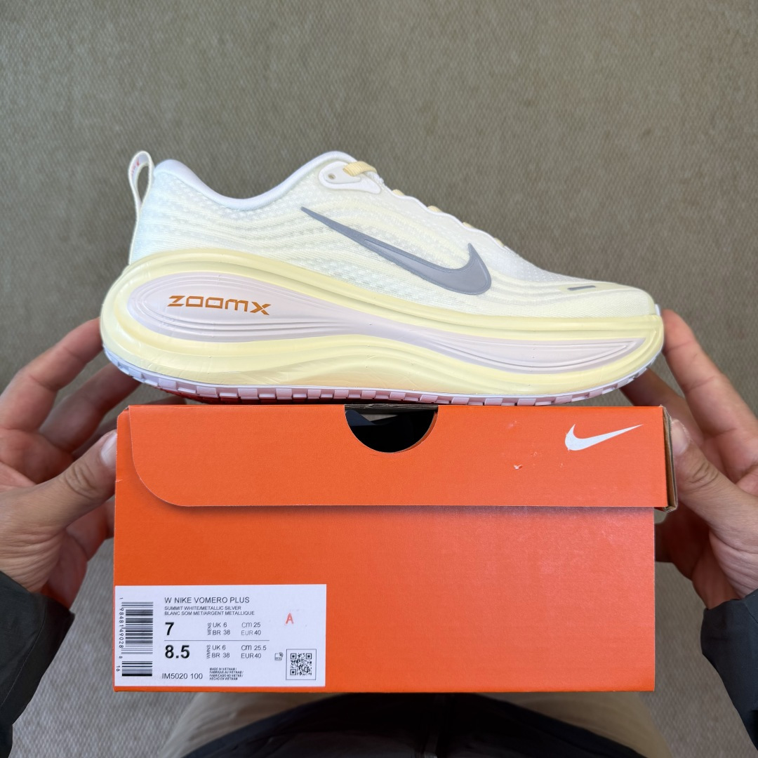 Nike Vomero Plus 低帮 ZOOMX 马拉松跑步鞋第8色:淡黄色缓震表现出色，脚感Q弹！货