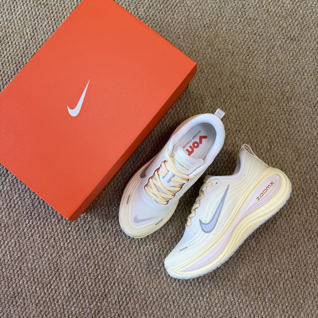Nike Vomero Plus 低帮 ZOOMX 马拉松跑步鞋第8色:淡黄色缓震表现出色，脚感Q弹！货