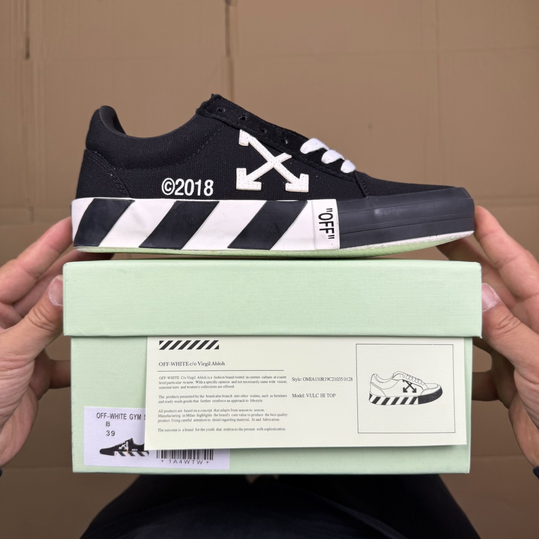 OW低帮板鞋 帆布鞋系列OFF-WHITE 经典标识减速带设计黑色1尺码：36 37 38 39 40 