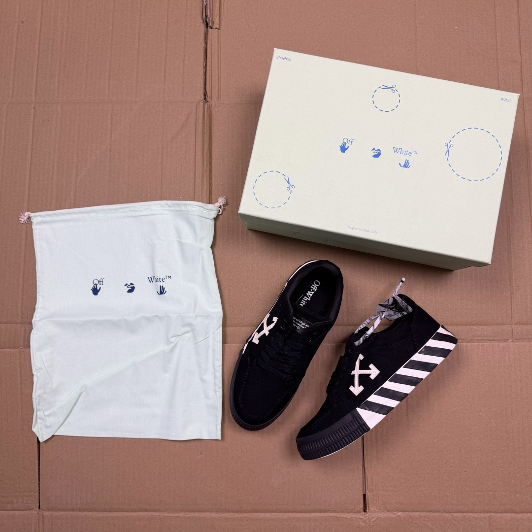 OW低帮板鞋 帆布鞋系列OFF-WHITE 经典标识减速带设计黑色2尺码：36 37 38 39 40 