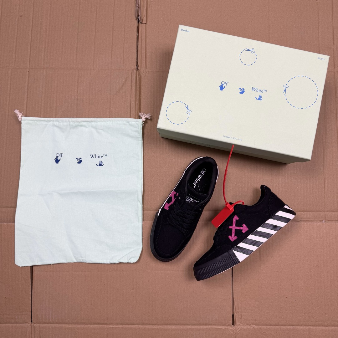 OW低帮板鞋 帆布鞋系列OFF-WHITE 经典标识减速带设计黑粉尺码：36 37 38 39 40 4