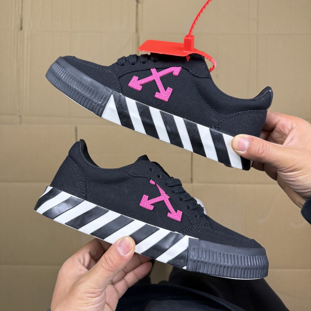 OW低帮板鞋 帆布鞋系列OFF-WHITE 经典标识减速带设计黑粉尺码：36 37 38 39 40 4