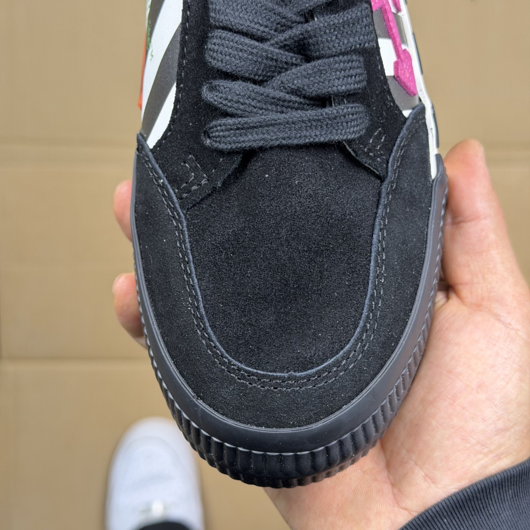 OW低帮板鞋 帆布鞋系列OFF-WHITE 经典标识减速带设计黑白粉尺码：36 37 38 39 40 