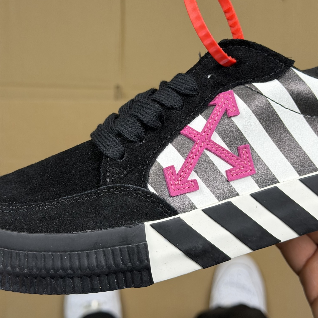 OW低帮板鞋 帆布鞋系列OFF-WHITE 经典标识减速带设计黑白粉尺码：36 37 38 39 40 