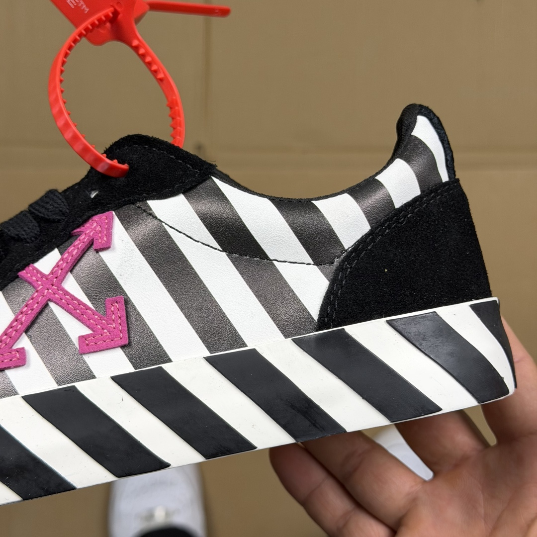 OW低帮板鞋 帆布鞋系列OFF-WHITE 经典标识减速带设计黑白粉尺码：36 37 38 39 40 