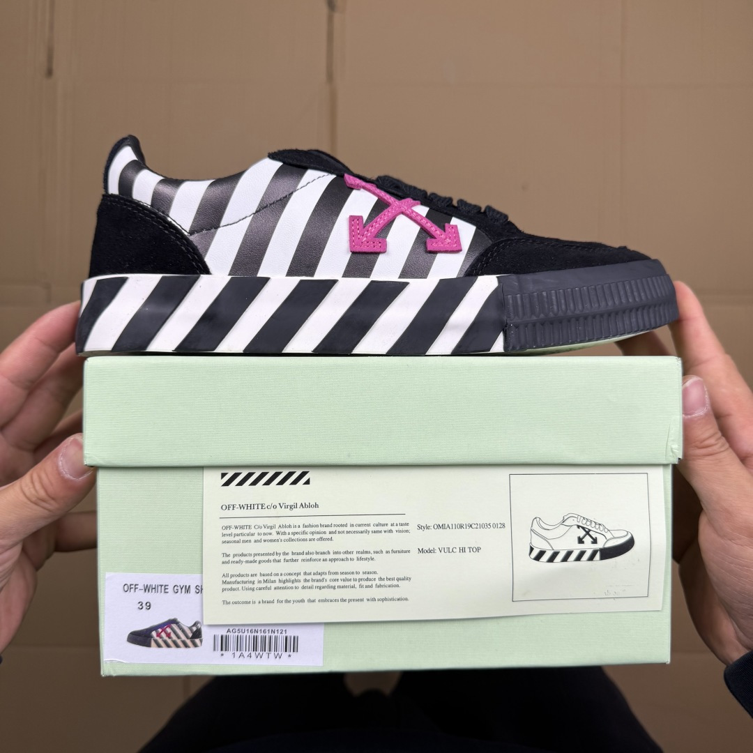 OW低帮板鞋 帆布鞋系列OFF-WHITE 经典标识减速带设计黑白粉尺码：36 37 38 39 40 