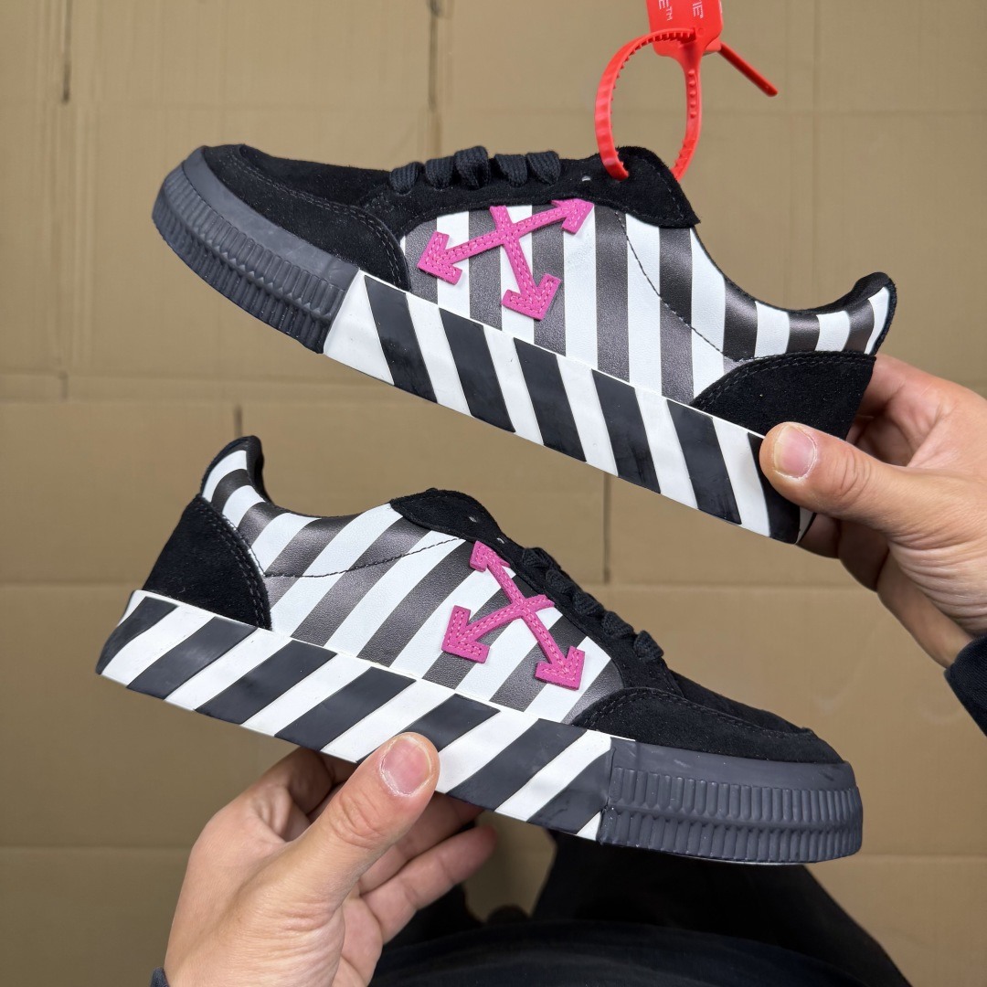 OW低帮板鞋 帆布鞋系列OFF-WHITE 经典标识减速带设计黑白粉尺码：36 37 38 39 40 