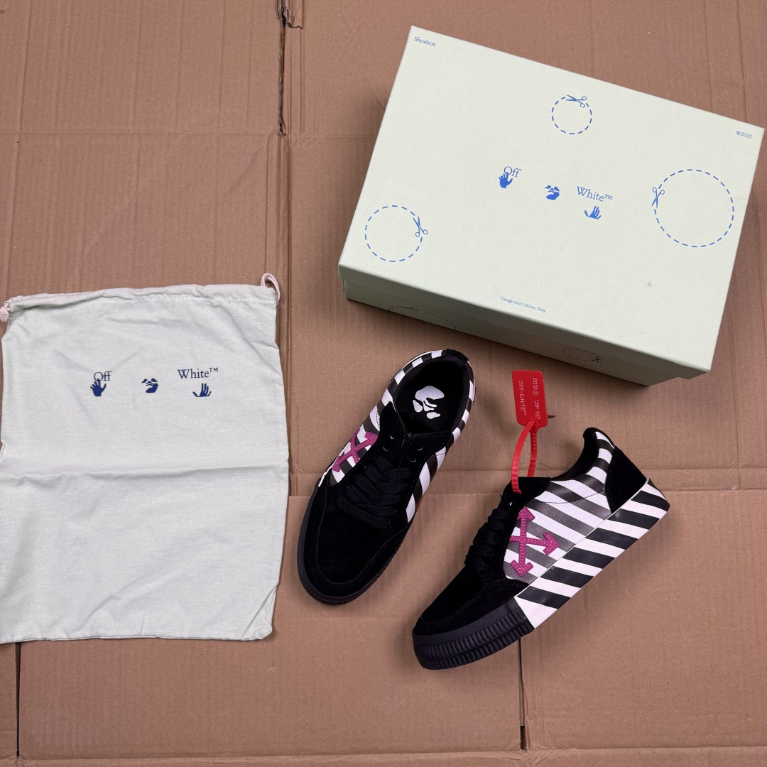 OW低帮板鞋 帆布鞋系列OFF-WHITE 经典标识减速带设计黑白粉尺码：36 37 38 39 40 