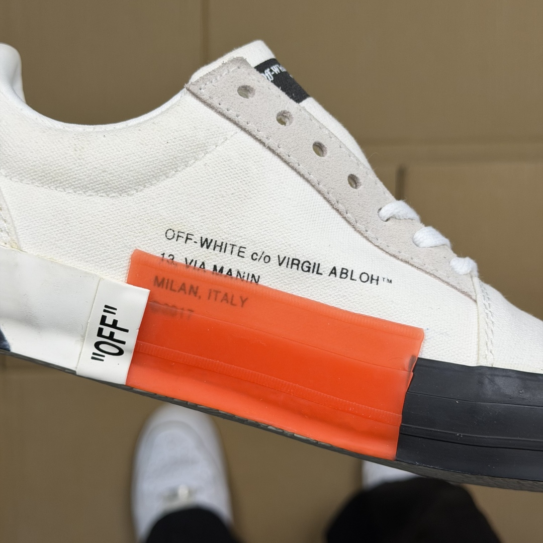 OW低帮板鞋 帆布鞋系列OFF-WHITE 经典标识减速带设计白色1尺码：36 37 38 39 40 