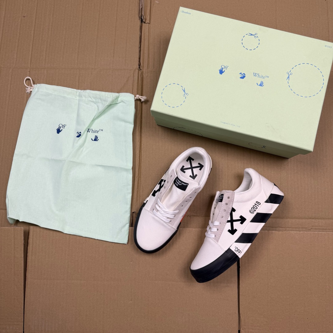 OW低帮板鞋 帆布鞋系列OFF-WHITE 经典标识减速带设计白色1尺码：36 37 38 39 40 