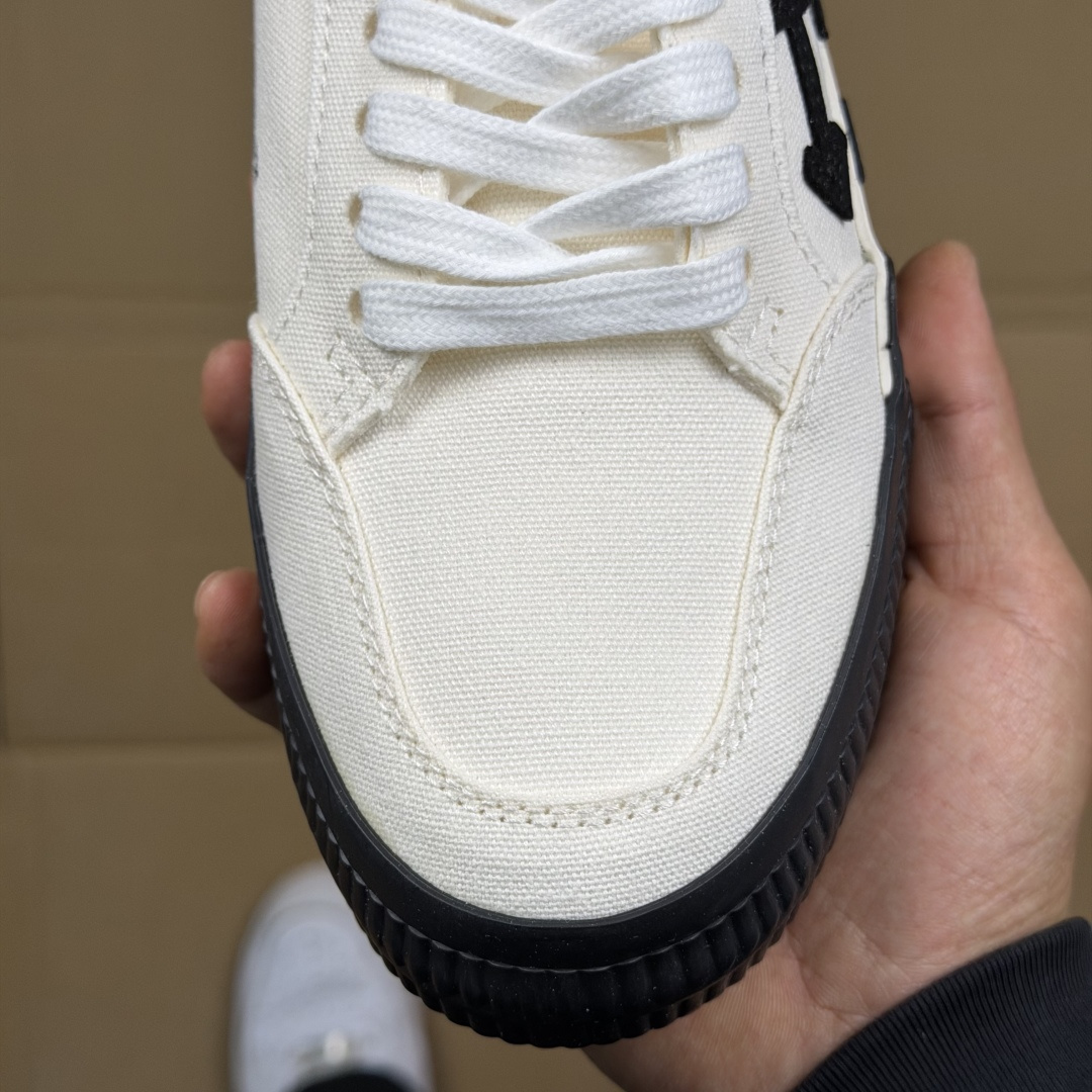 OW低帮板鞋 帆布鞋系列OFF-WHITE 经典标识减速带设计白色2尺码：36 37 38 39 40 