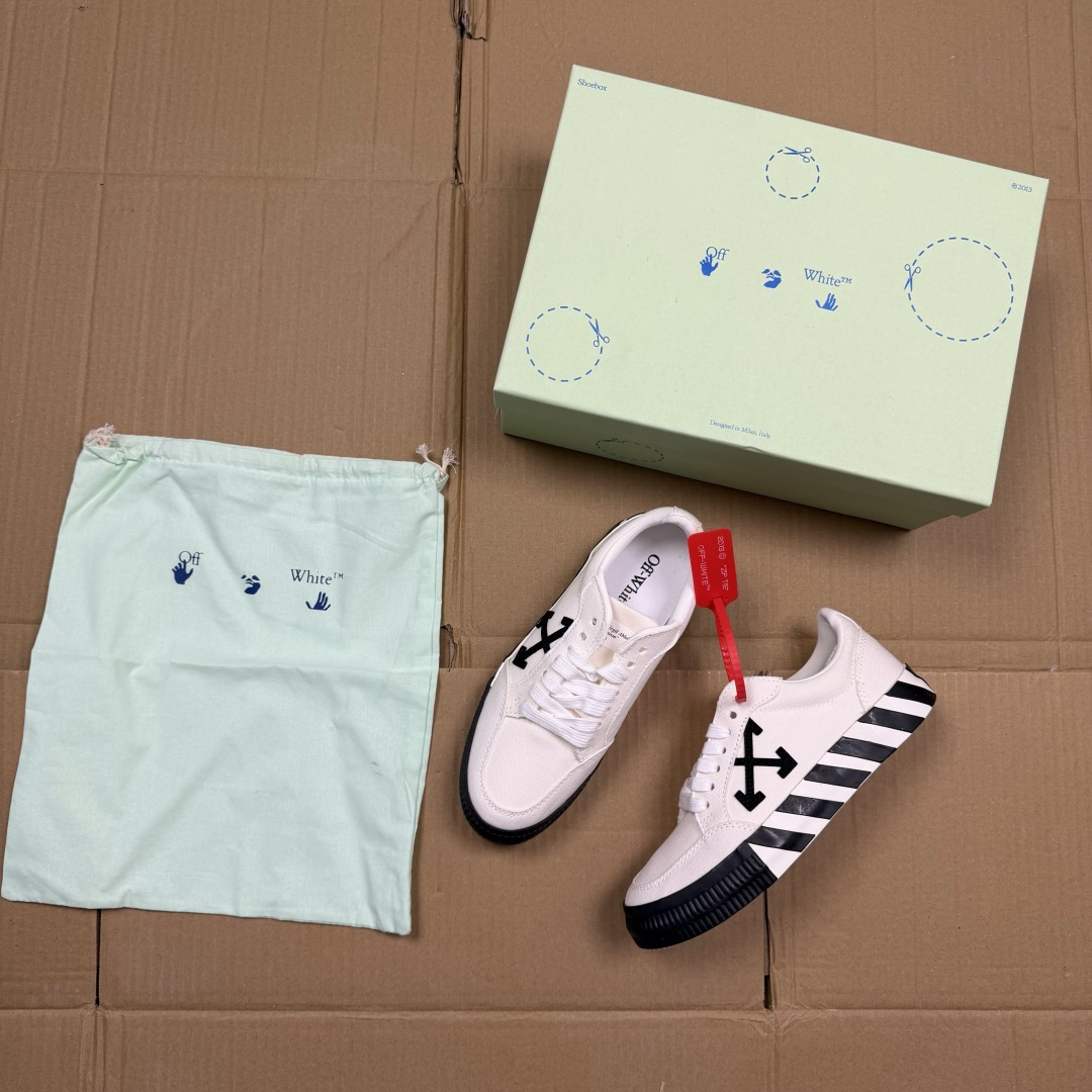 OW低帮板鞋 帆布鞋系列OFF-WHITE 经典标识减速带设计白色2尺码：36 37 38 39 40 