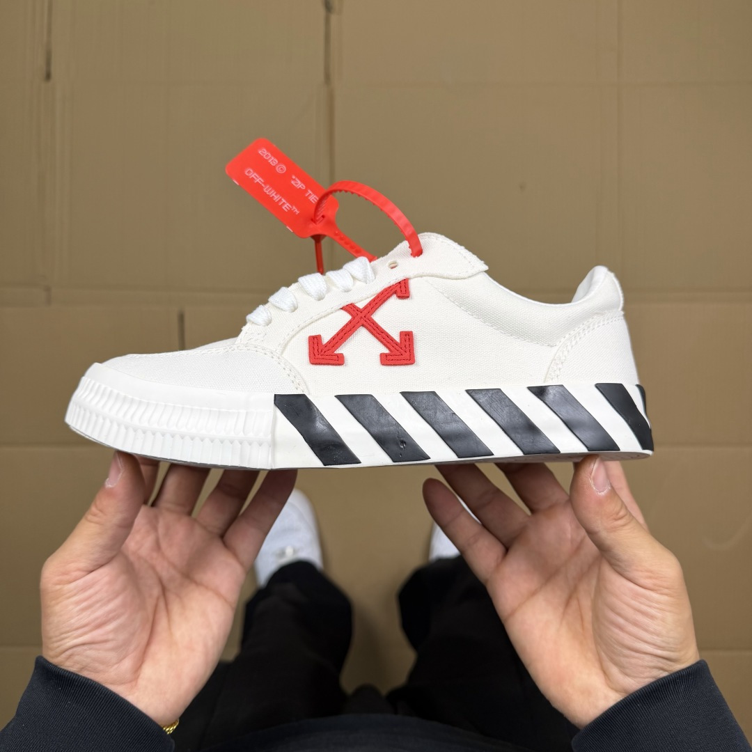 OW低帮板鞋 帆布鞋系列OFF-WHITE 经典标识减速带设计白红尺码：36 37 38 39 40 4