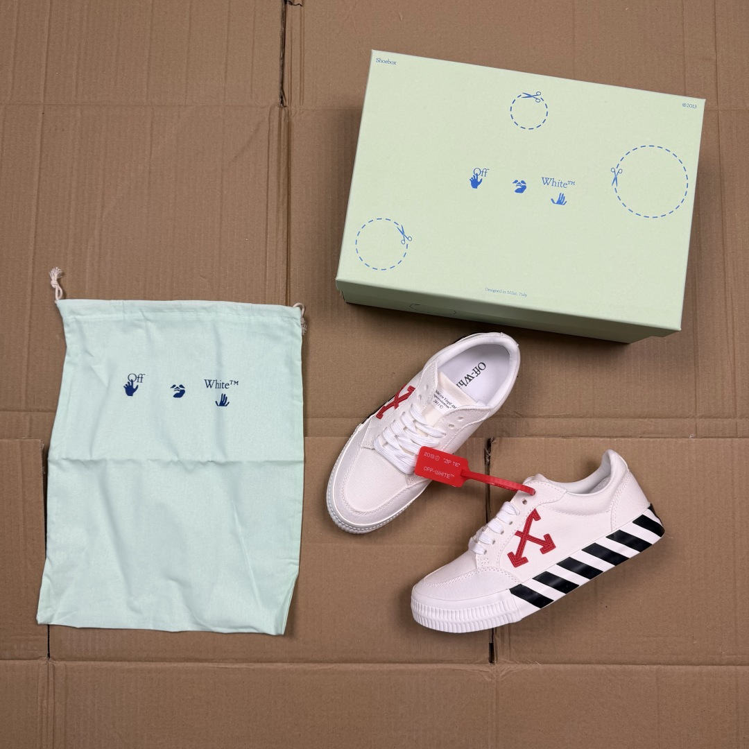 OW低帮板鞋 帆布鞋系列OFF-WHITE 经典标识减速带设计白红尺码：36 37 38 39 40 4