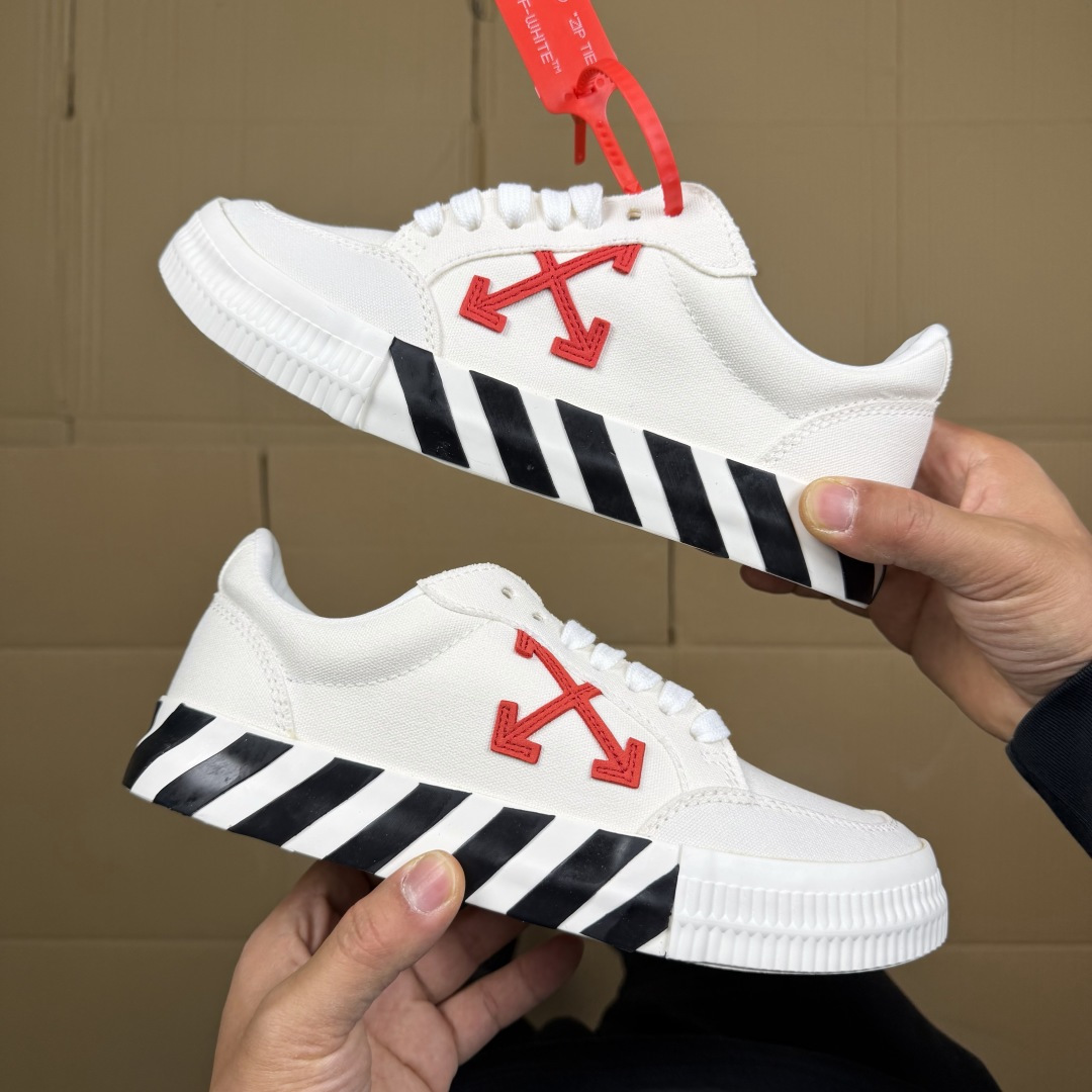 OW低帮板鞋 帆布鞋系列OFF-WHITE 经典标识减速带设计白红尺码：36 37 38 39 40 4