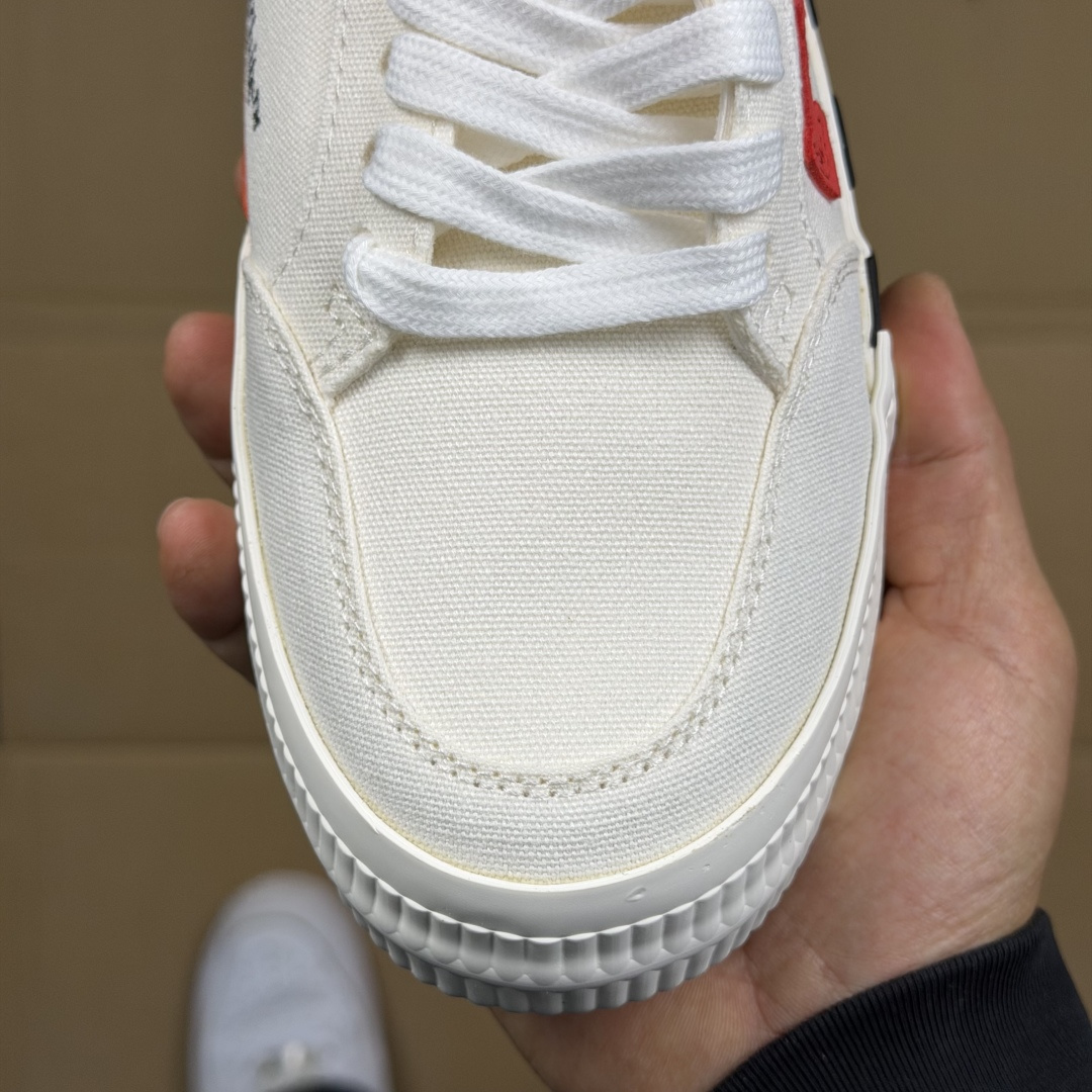 OW低帮板鞋 帆布鞋系列OFF-WHITE 经典标识减速带设计白红尺码：36 37 38 39 40 4