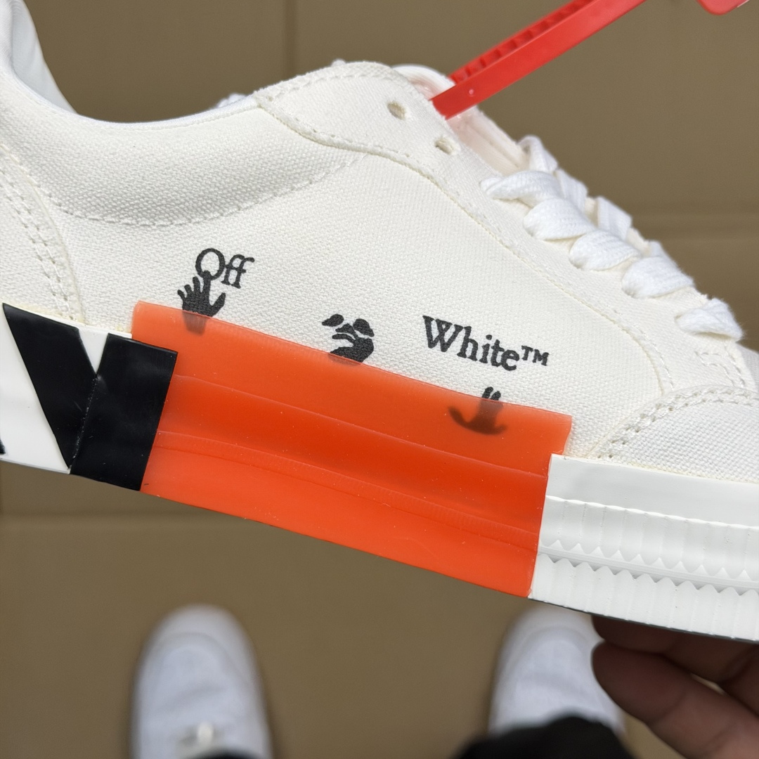 OW低帮板鞋 帆布鞋系列OFF-WHITE 经典标识减速带设计白红尺码：36 37 38 39 40 4