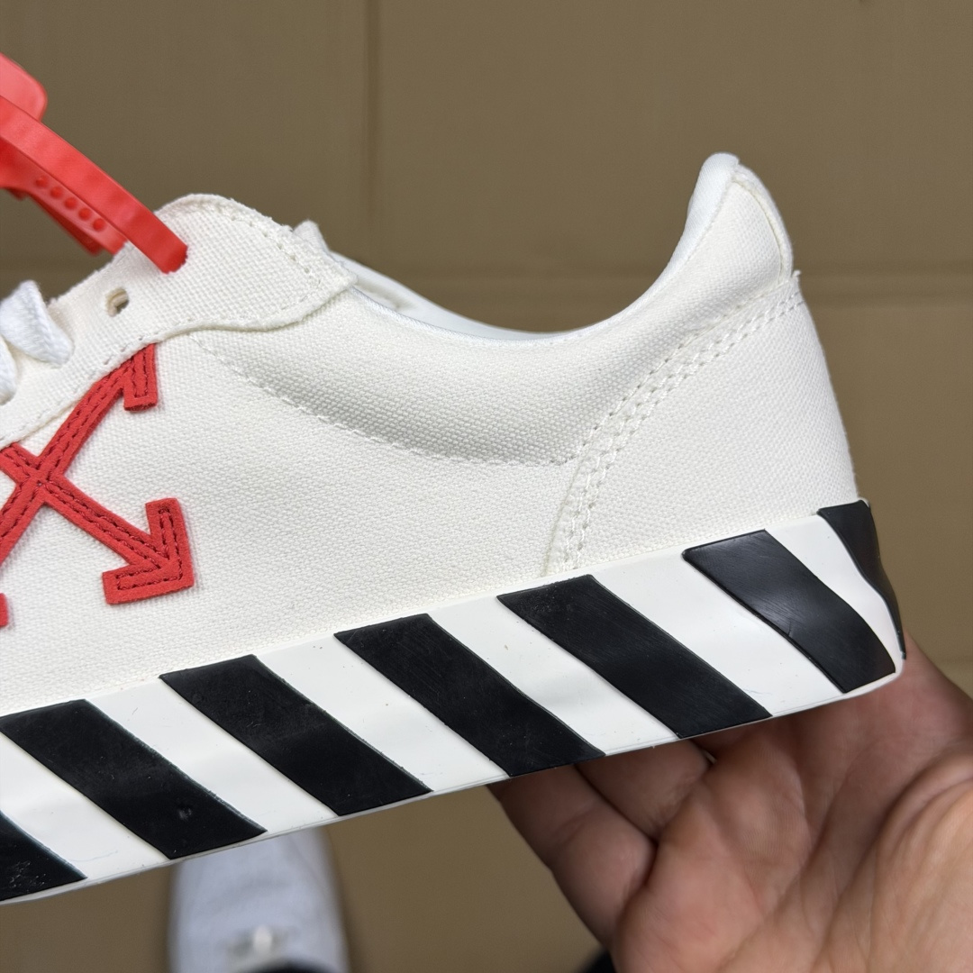 OW低帮板鞋 帆布鞋系列OFF-WHITE 经典标识减速带设计白红尺码：36 37 38 39 40 4