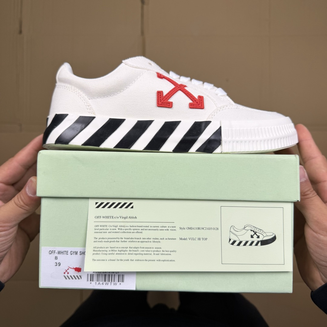 OW低帮板鞋 帆布鞋系列OFF-WHITE 经典标识减速带设计白红尺码：36 37 38 39 40 4