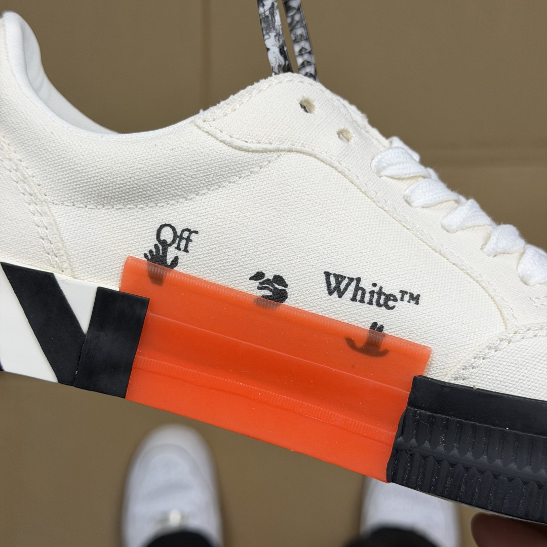 OW低帮板鞋 帆布鞋系列OFF-WHITE 经典标识减速带设计白绿尺码：36 37 38 39 40 4