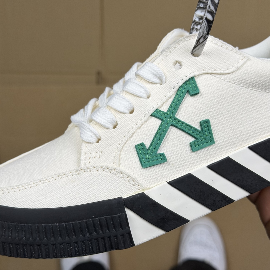 OW低帮板鞋 帆布鞋系列OFF-WHITE 经典标识减速带设计白绿尺码：36 37 38 39 40 4