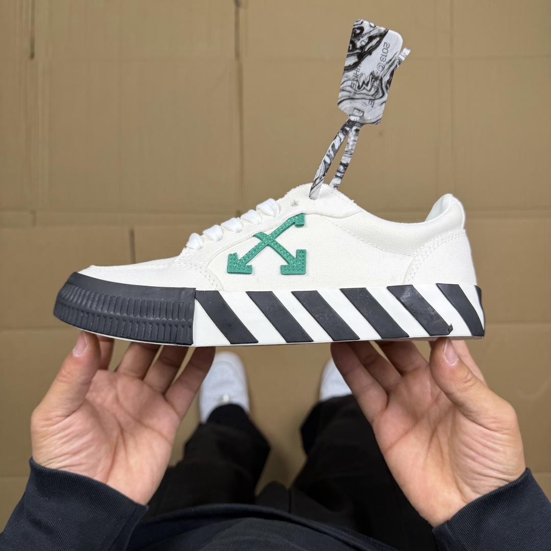 OW低帮板鞋 帆布鞋系列OFF-WHITE 经典标识减速带设计白绿尺码：36 37 38 39 40 4