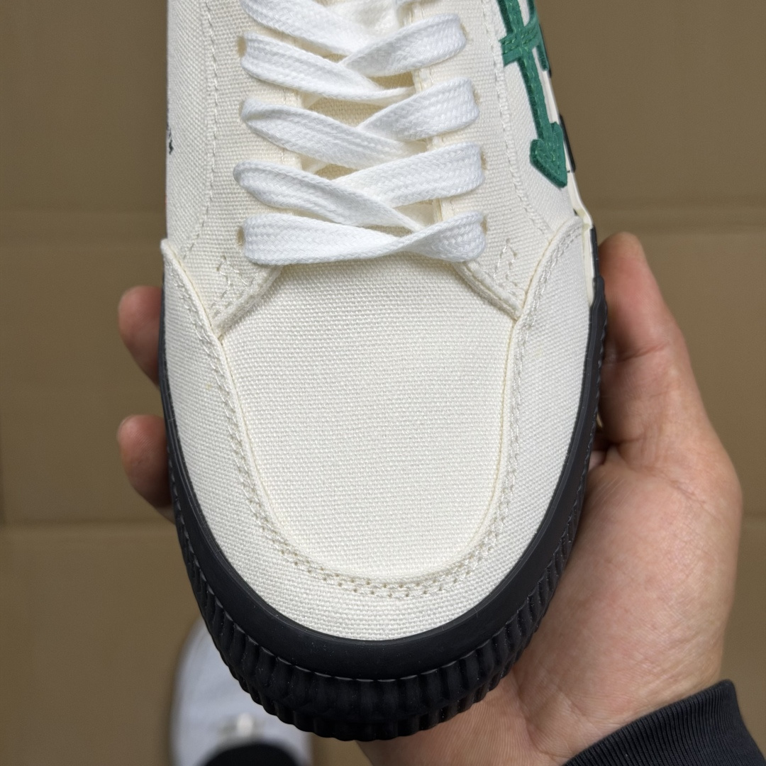 OW低帮板鞋 帆布鞋系列OFF-WHITE 经典标识减速带设计白绿尺码：36 37 38 39 40 4