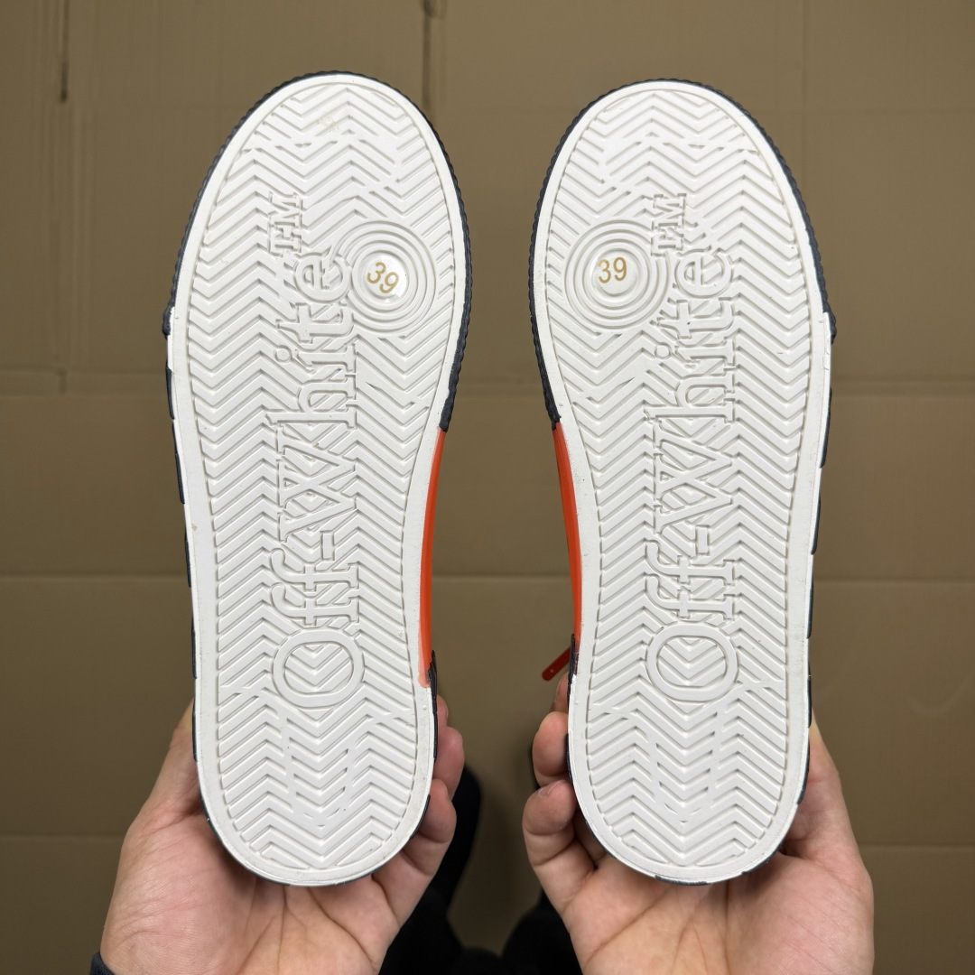 OW低帮板鞋 帆布鞋系列OFF-WHITE 经典标识减速带设计白紫尺码：36 37 38 39 40 4