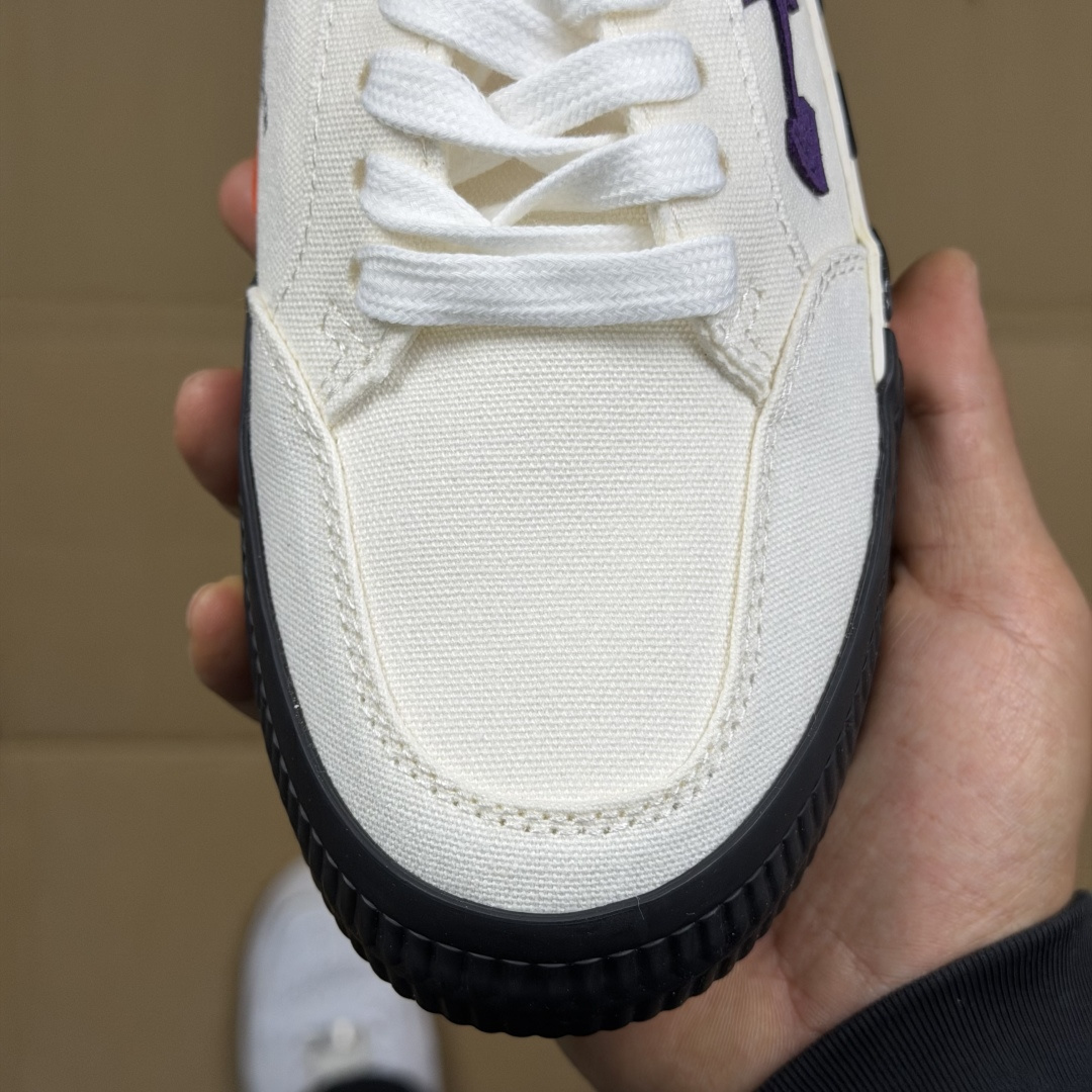 OW低帮板鞋 帆布鞋系列OFF-WHITE 经典标识减速带设计白紫尺码：36 37 38 39 40 4