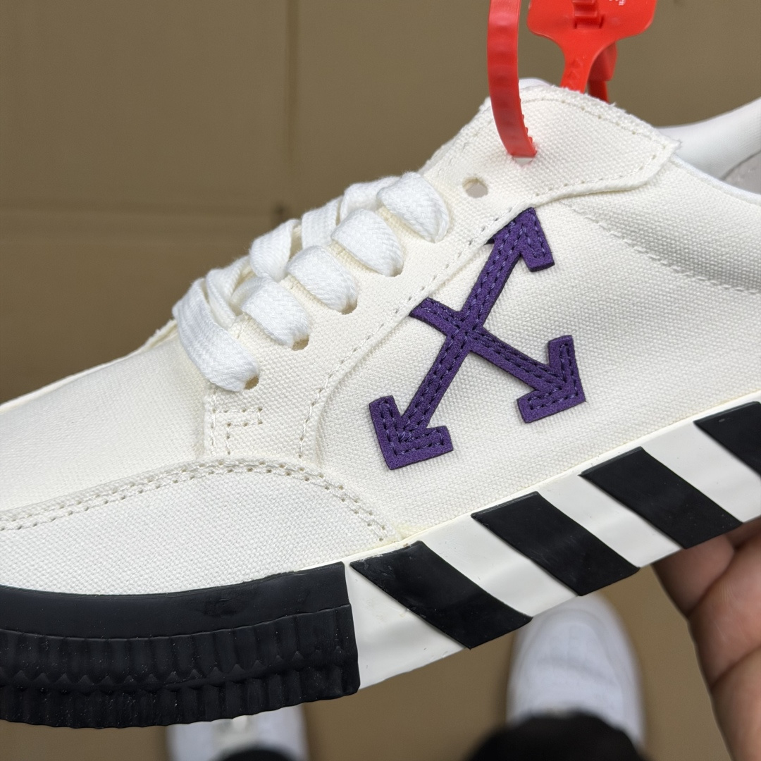 OW低帮板鞋 帆布鞋系列OFF-WHITE 经典标识减速带设计白紫尺码：36 37 38 39 40 4