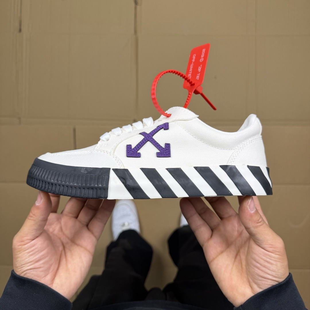 OW低帮板鞋 帆布鞋系列OFF-WHITE 经典标识减速带设计白紫尺码：36 37 38 39 40 4